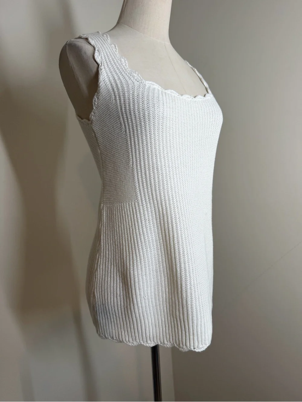 Anthropologie MOTH Women’s Newport-SZ XS- White Scalloped Knit Sweater Tank Top